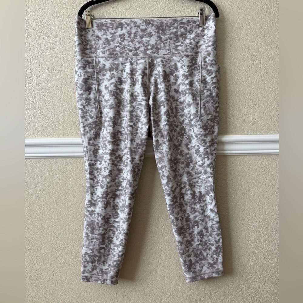 LIKE NEW Athleta Salutation Stash 7/8 Tight Leggings Pockets Floral Size XL